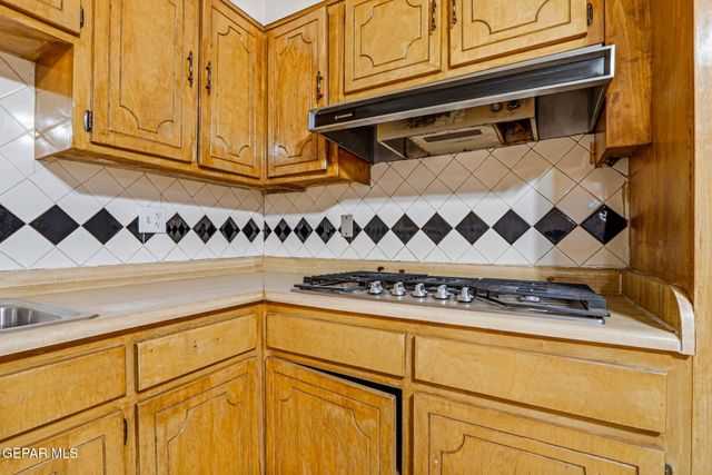 2704 TAYLOR Avenue, El Paso, TX 79930