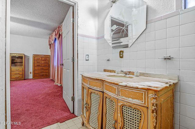 2704 TAYLOR Avenue, El Paso, TX 79930