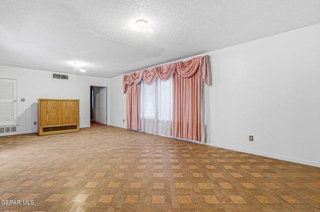 2704 TAYLOR Avenue, El Paso, TX 79930