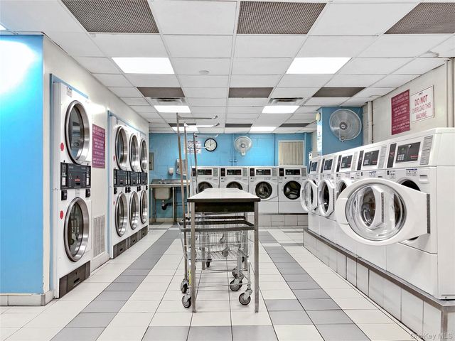 86-15 Broadway 3H, Elmhurst, NY 11373