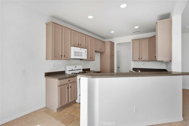 11843 Desert Glen, Adelanto, CA 92301