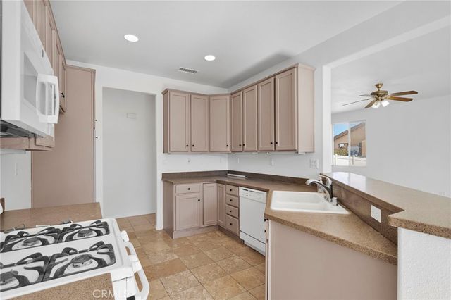 11843 Desert Glen, Adelanto, CA 92301