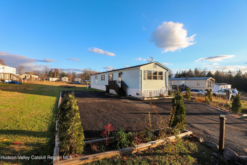 27 Trooper Drive 27, Hurley, NY 12443