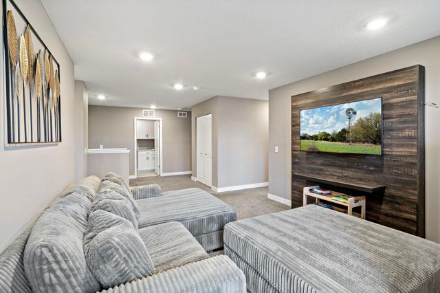 2140 Windermere Circle, Shakopee, MN 55379