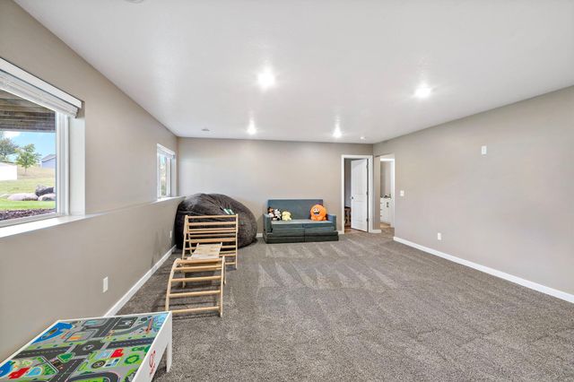 2140 Windermere Circle, Shakopee, MN 55379