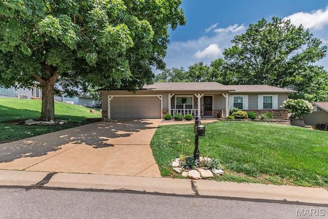 13 Suncrest Drive, St Peters, MO 63376