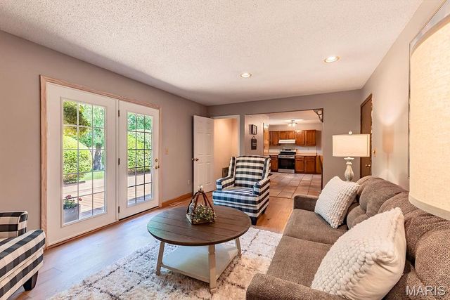 13 Suncrest Drive, St Peters, MO 63376
