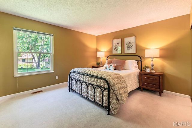 13 Suncrest Drive, St Peters, MO 63376