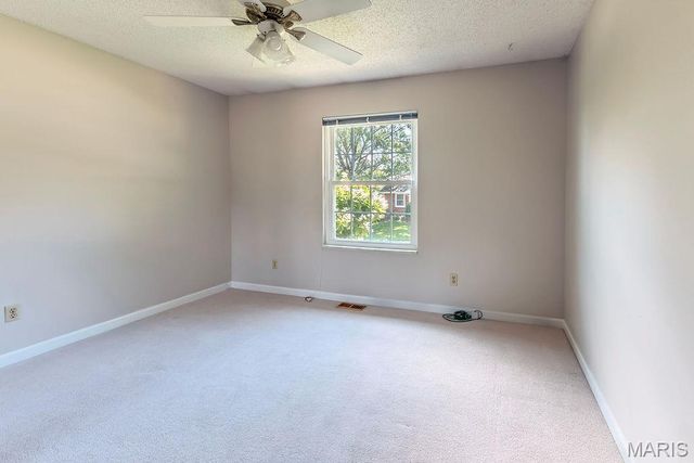 13 Suncrest Drive, St Peters, MO 63376