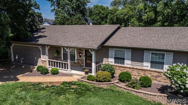 13 Suncrest Drive, St Peters, MO 63376
