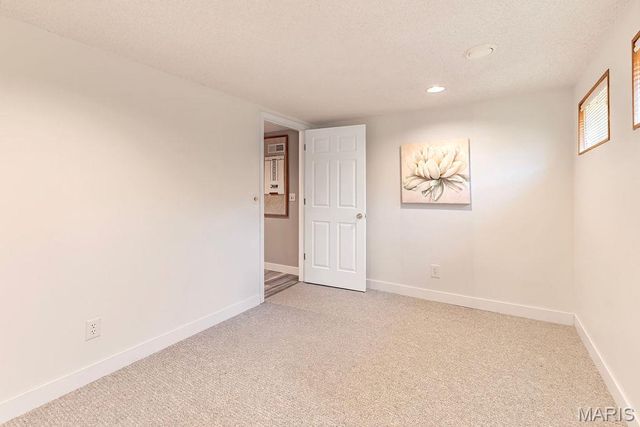 13 Suncrest Drive, St Peters, MO 63376