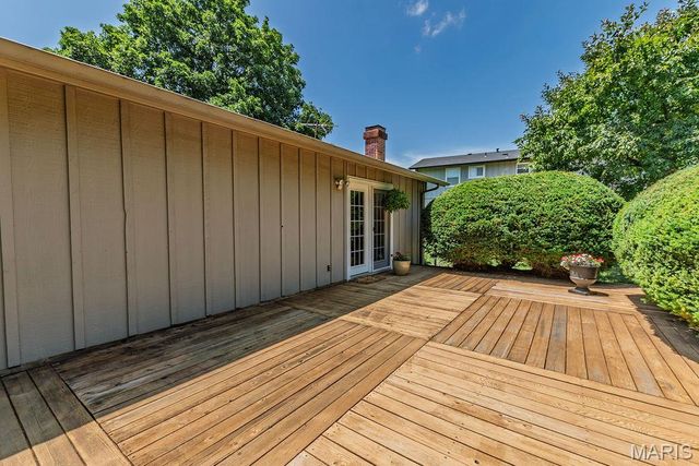 13 Suncrest Drive, St Peters, MO 63376