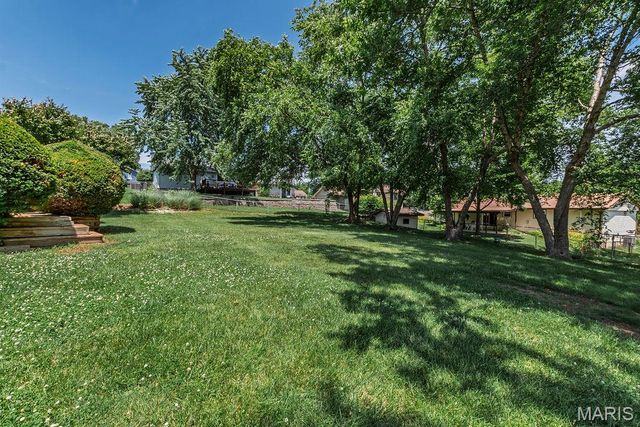 13 Suncrest Drive, St Peters, MO 63376