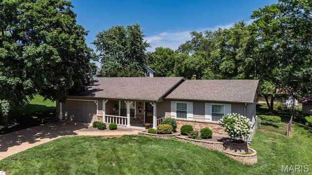 13 Suncrest Drive, St Peters, MO 63376