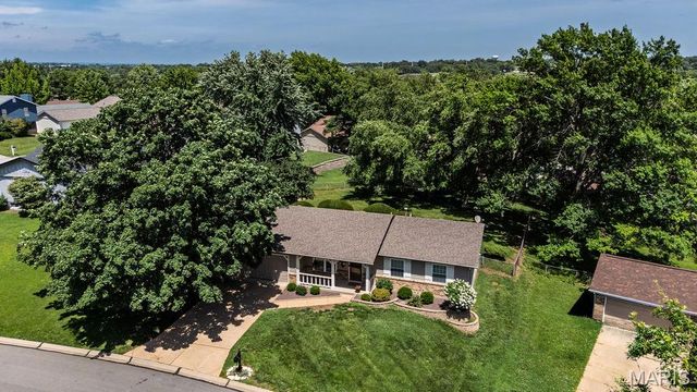 13 Suncrest Drive, St Peters, MO 63376