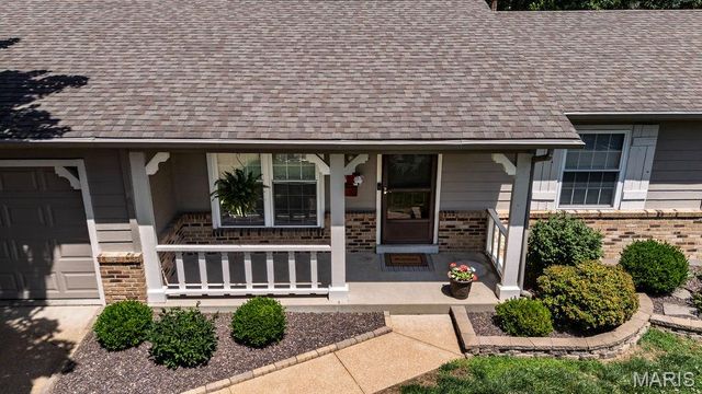 13 Suncrest Drive, St Peters, MO 63376