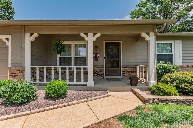 13 Suncrest Drive, St Peters, MO 63376