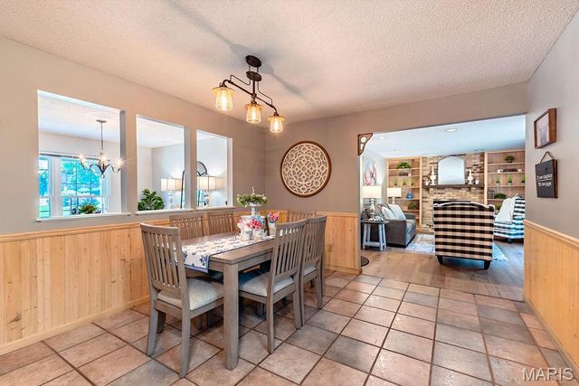 13 Suncrest Drive, St Peters, MO 63376
