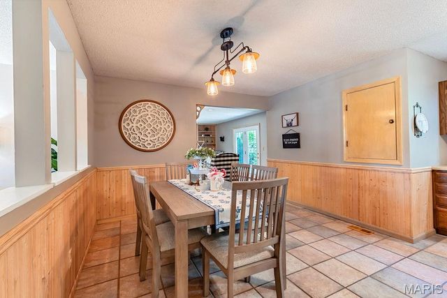 13 Suncrest Drive, St Peters, MO 63376