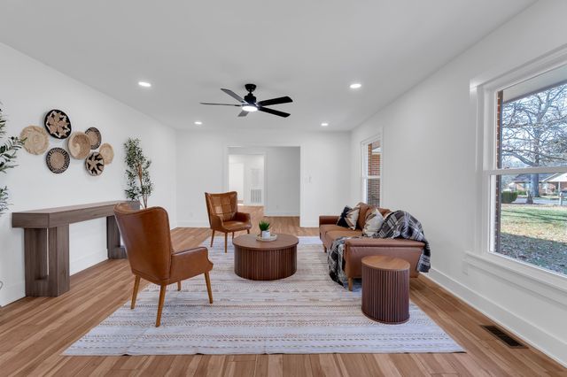 518 Sharondale Dr, Tullahoma, TN 37388