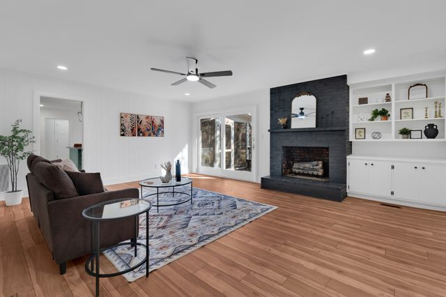 518 Sharondale Dr, Tullahoma, TN 37388