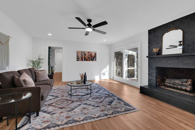 518 Sharondale Dr, Tullahoma, TN 37388