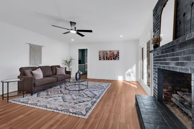 518 Sharondale Dr, Tullahoma, TN 37388