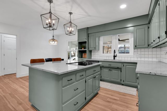 518 Sharondale Dr, Tullahoma, TN 37388