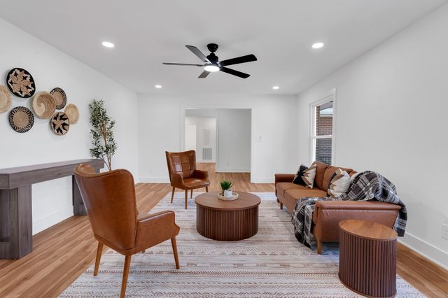 518 Sharondale Dr, Tullahoma, TN 37388