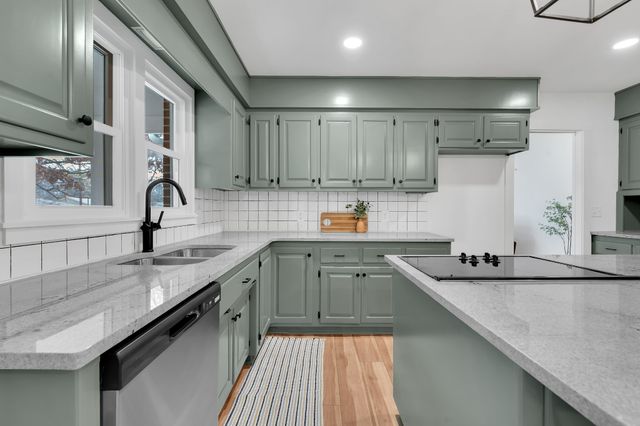 518 Sharondale Dr, Tullahoma, TN 37388