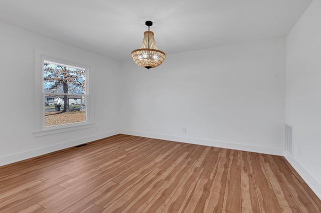 518 Sharondale Dr, Tullahoma, TN 37388