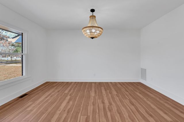 518 Sharondale Dr, Tullahoma, TN 37388