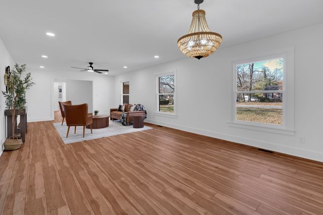 518 Sharondale Dr, Tullahoma, TN 37388