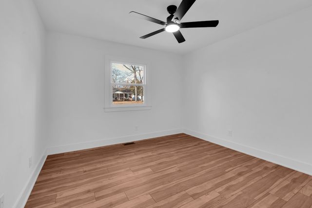 518 Sharondale Dr, Tullahoma, TN 37388