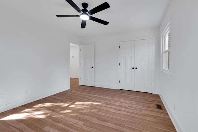 518 Sharondale Dr, Tullahoma, TN 37388