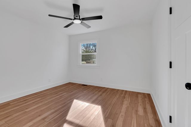 518 Sharondale Dr, Tullahoma, TN 37388