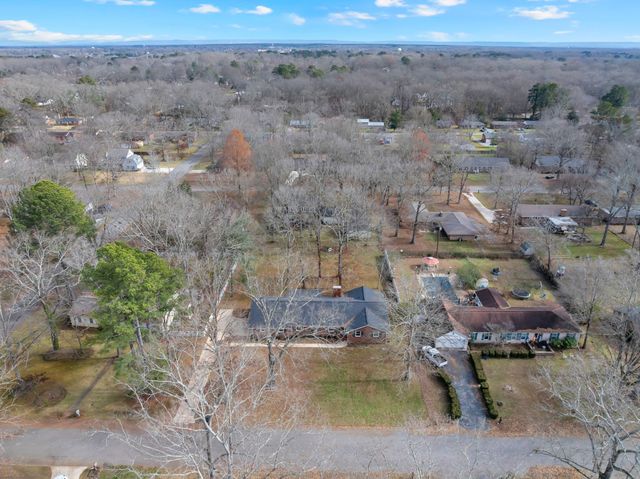 518 Sharondale Dr, Tullahoma, TN 37388