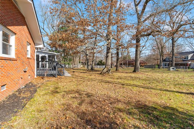 518 Sharondale Dr, Tullahoma, TN 37388