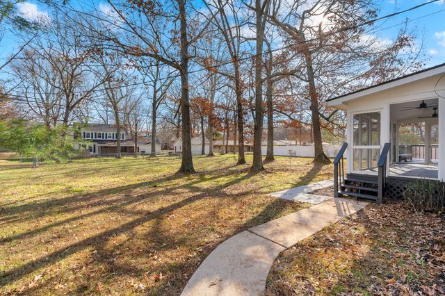 518 Sharondale Dr, Tullahoma, TN 37388