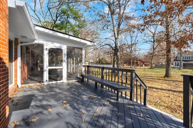 518 Sharondale Dr, Tullahoma, TN 37388