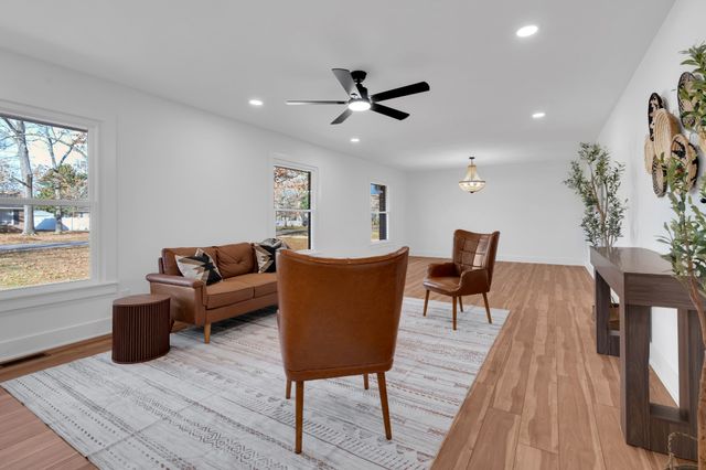 518 Sharondale Dr, Tullahoma, TN 37388