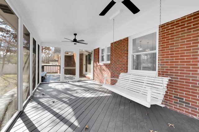 518 Sharondale Dr, Tullahoma, TN 37388