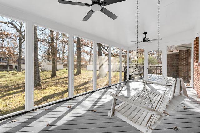 518 Sharondale Dr, Tullahoma, TN 37388