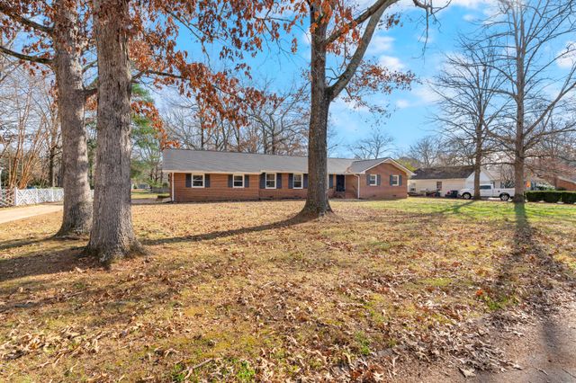 518 Sharondale Dr, Tullahoma, TN 37388