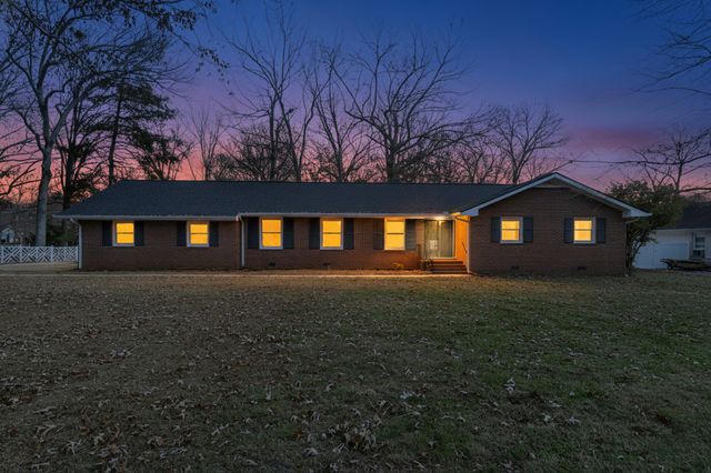 518 Sharondale Dr, Tullahoma, TN 37388