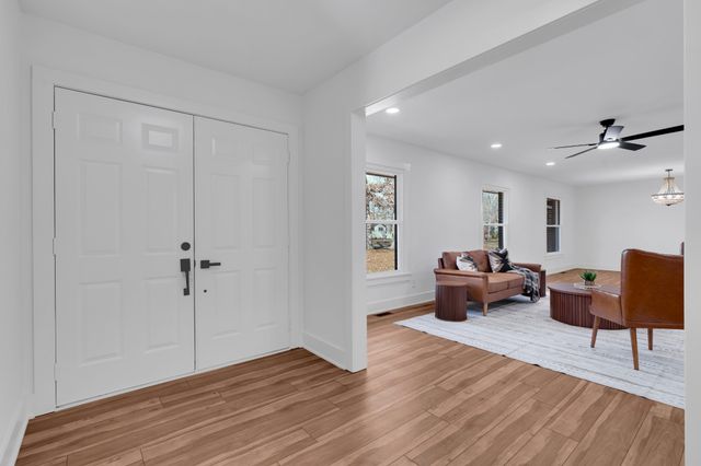 518 Sharondale Dr, Tullahoma, TN 37388