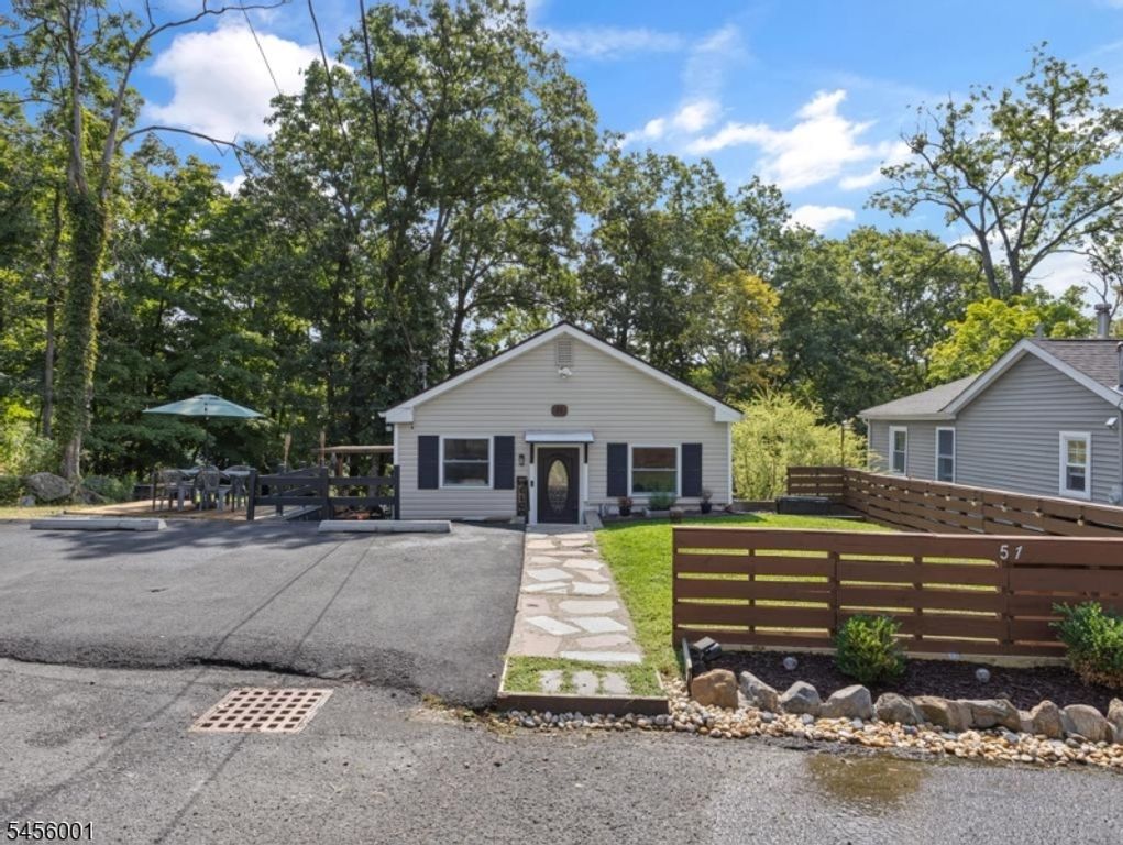 51 Roosevelt Trl, Hopatcong Boro, NJ 07843 — photo 2