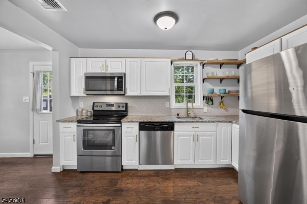 51 Roosevelt Trl, Hopatcong Boro, NJ 07843 — photo 5