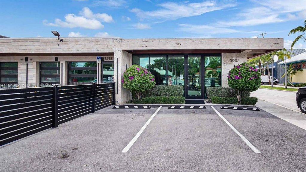 5935 NE 2nd Ave, Miami, FL 33137