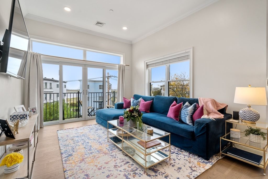 130 Coleridge St 6, Boston, MA 02128